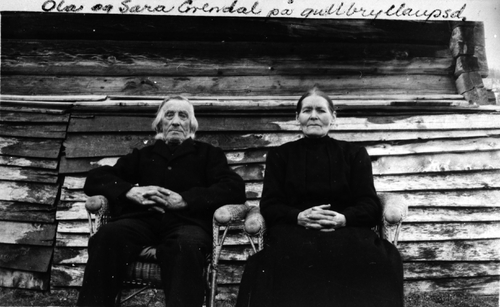 Ref 1986-25  Utstuggu - Grindal. 
Gullbrudepar fra 1923. Ola J. Grendal (f. 1849 og Sara Olsdatter f. Grut (født 1853)